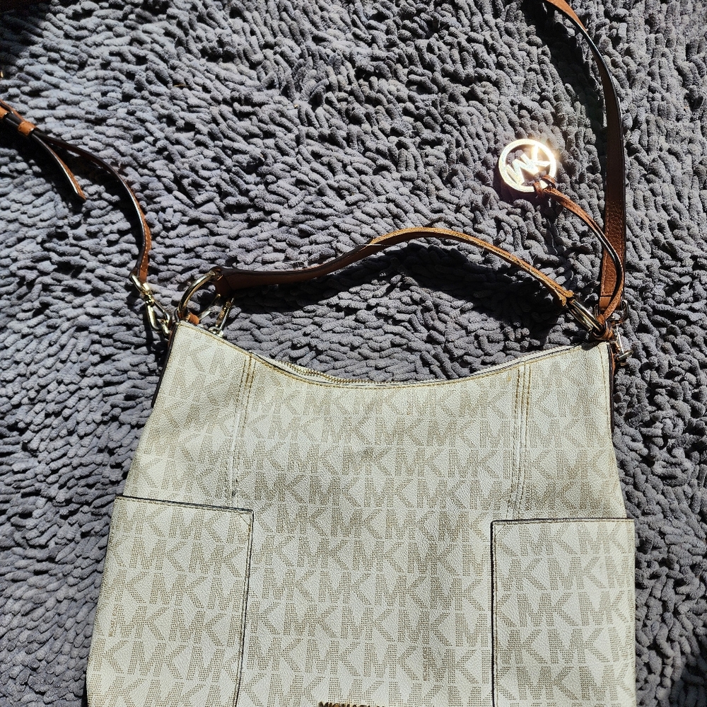 Michael Kors purse - Picture 5 of 5